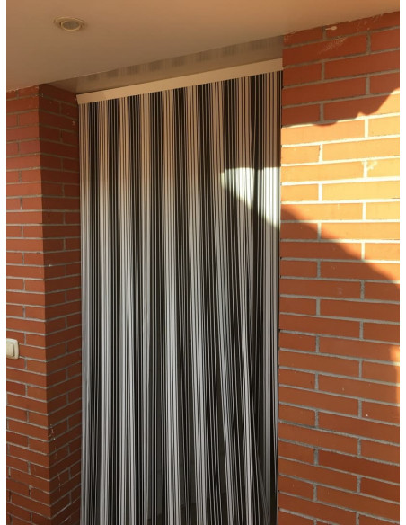 Fabricamos cortinas de tiras de plástico para puertas a medida